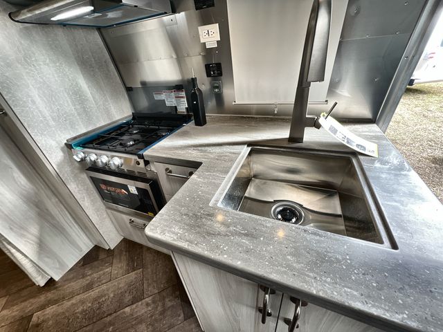 2025 Airstream 25FBQ Base