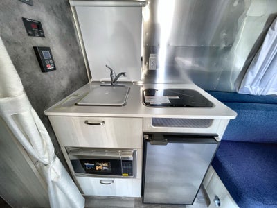 2025 Airstream 16RB Base
