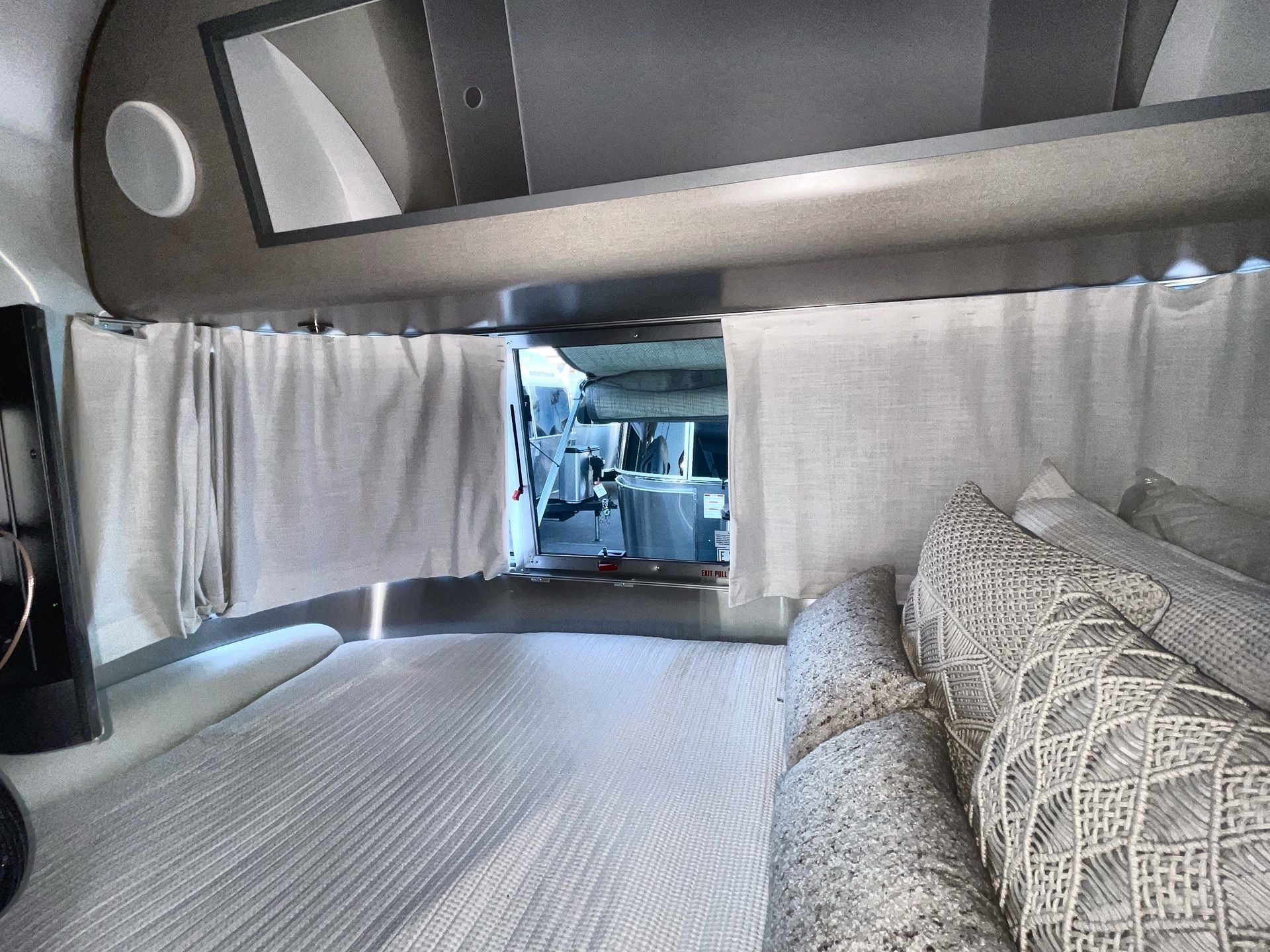 2025 Airstream 16RB Base