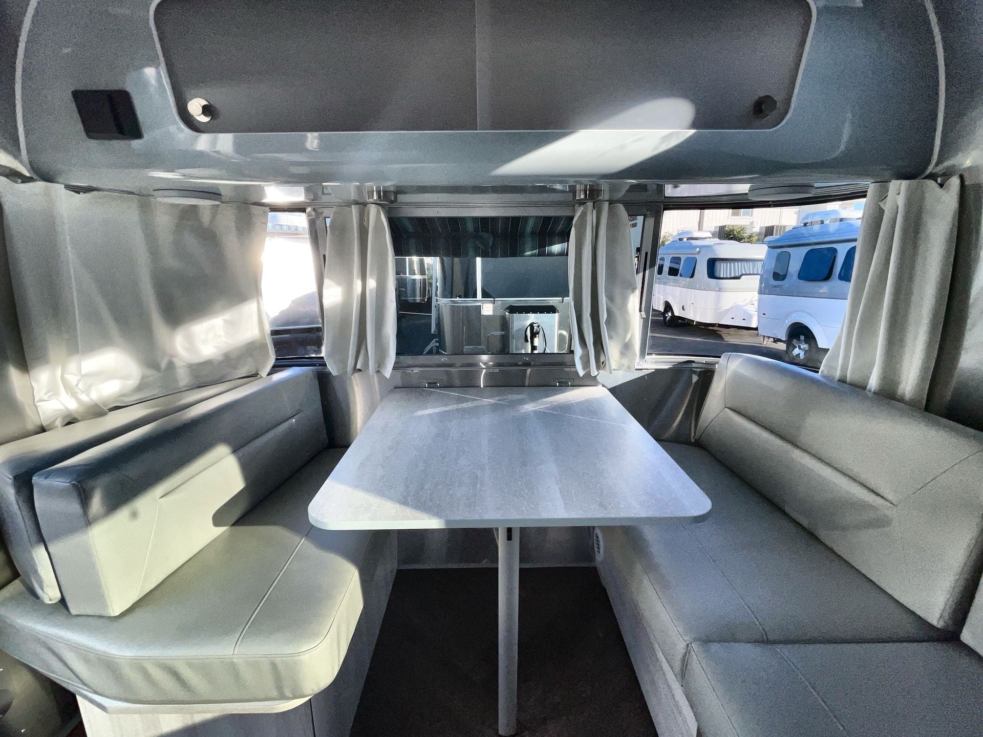 2025 Airstream 25FBQ Base
