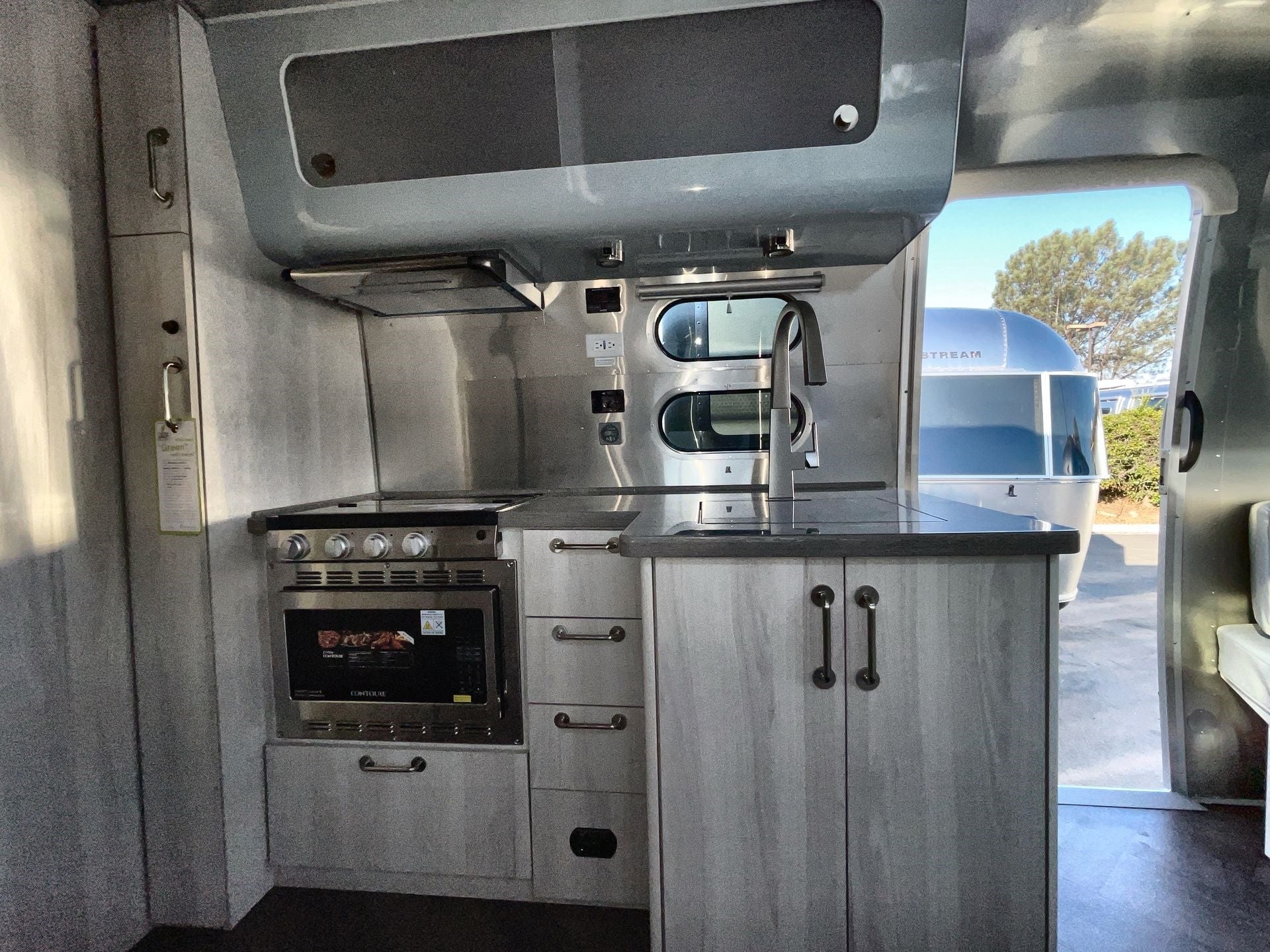 2025 Airstream 25FBQ Base