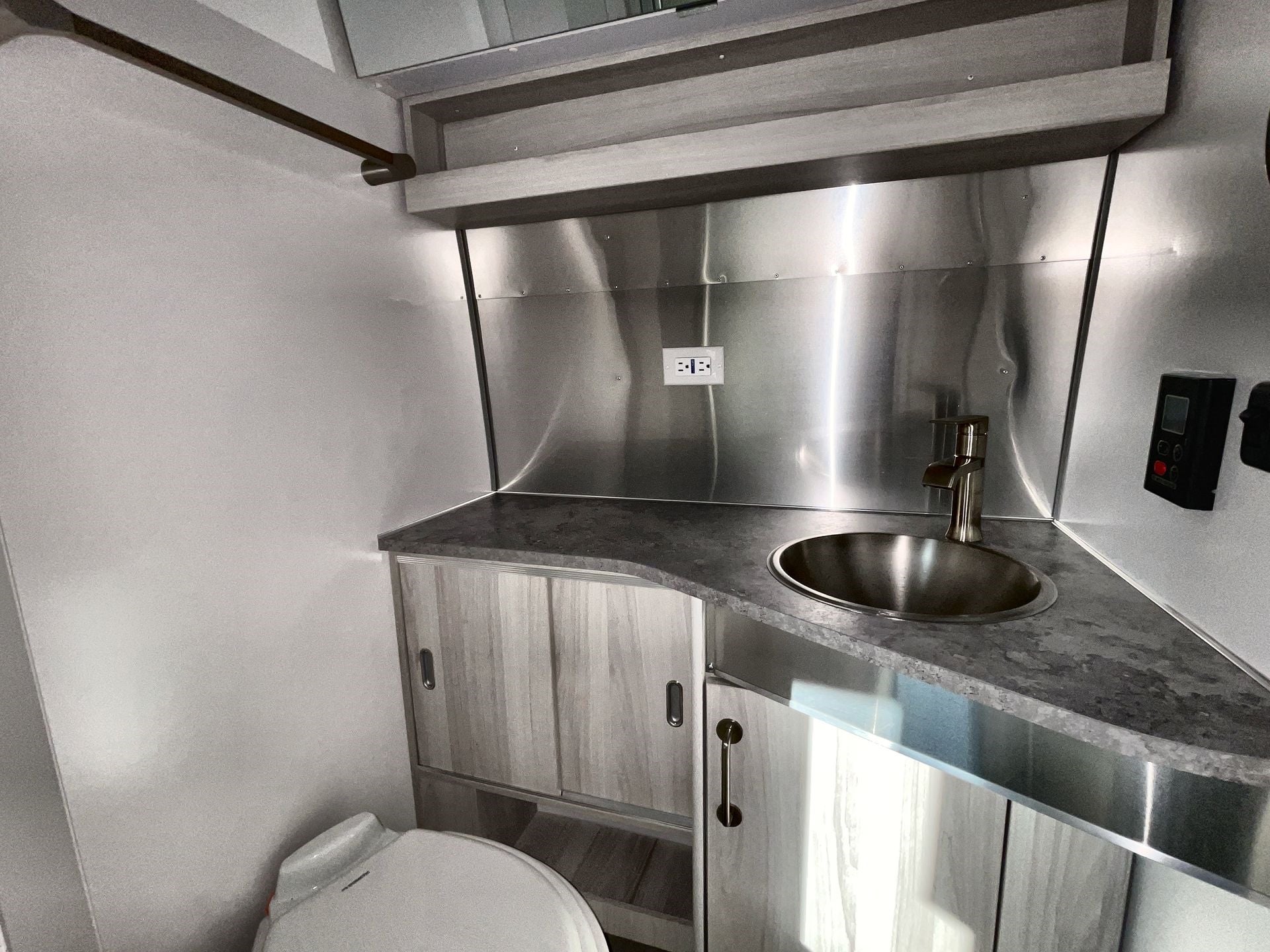 2025 Airstream 25FBQ Base