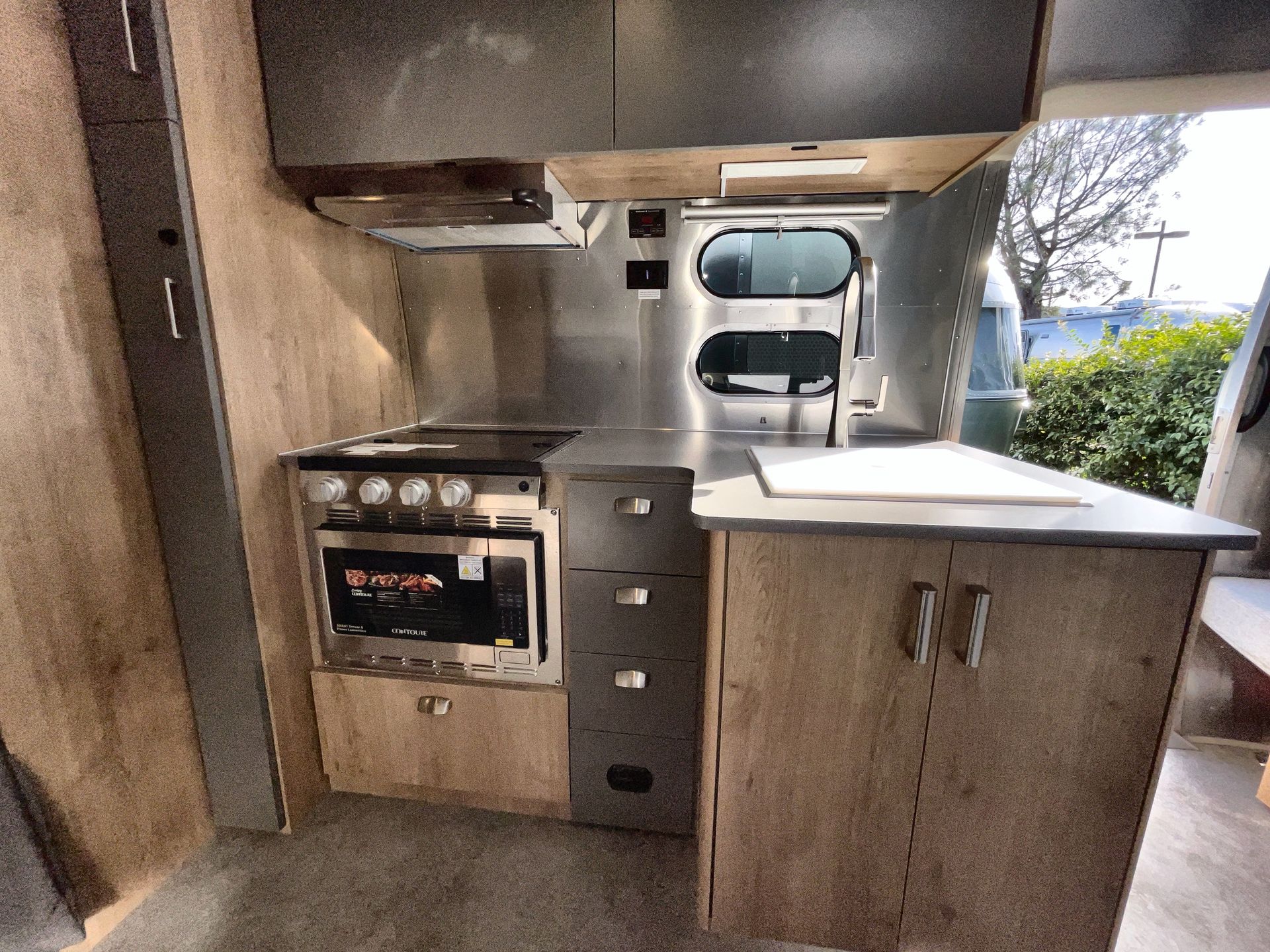 2026 Airstream 25FBQ Base