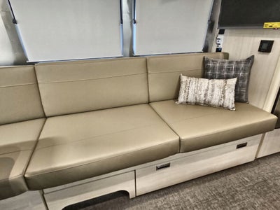 2025 Airstream 27FBQ Base