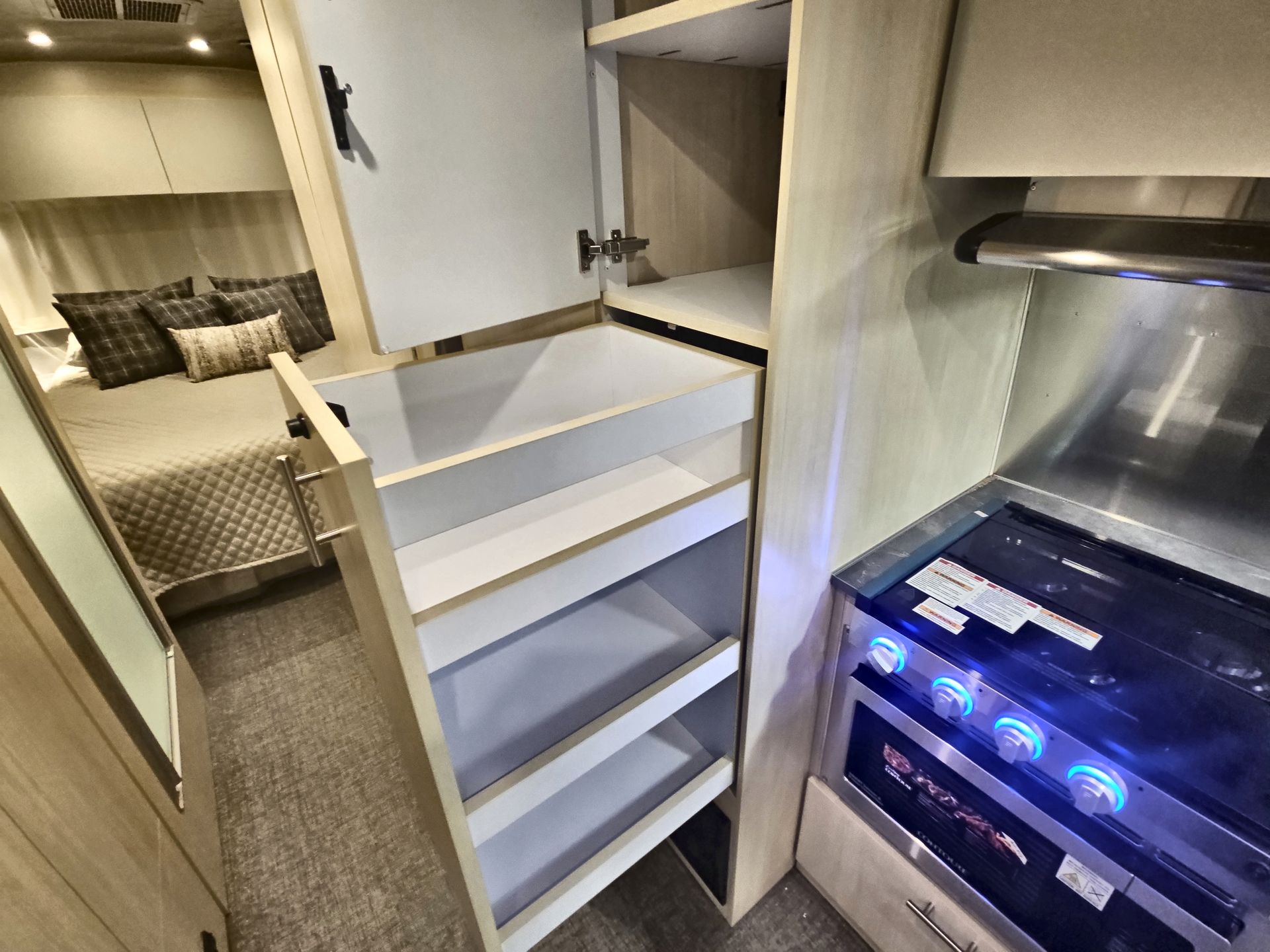 2025 Airstream 27FBQ Base