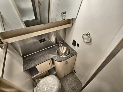 2025 Airstream 27FBQ Base