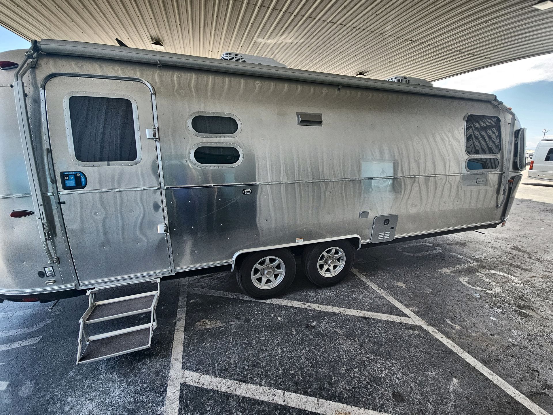 2025 Airstream 27FBQ Base