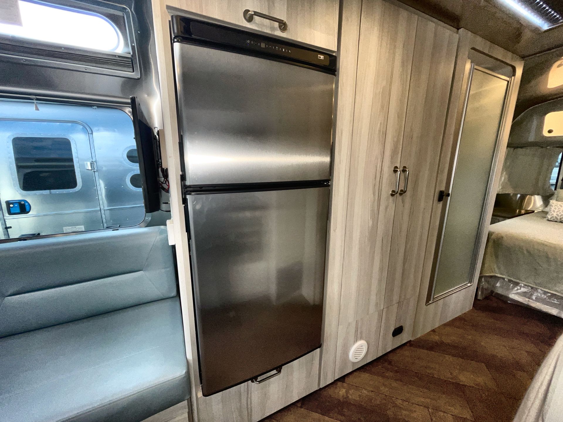 2026 Airstream 27FBQ Base