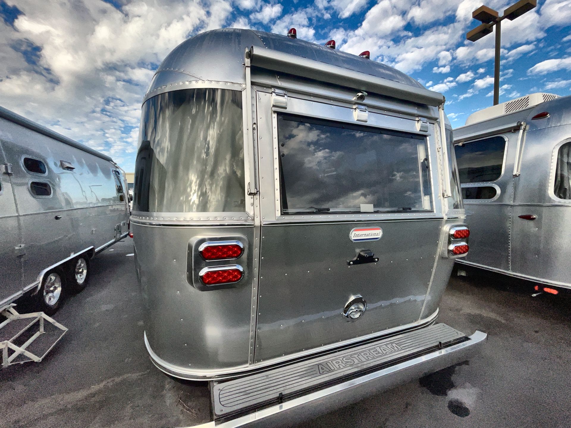 2026 Airstream 27FBQ Base