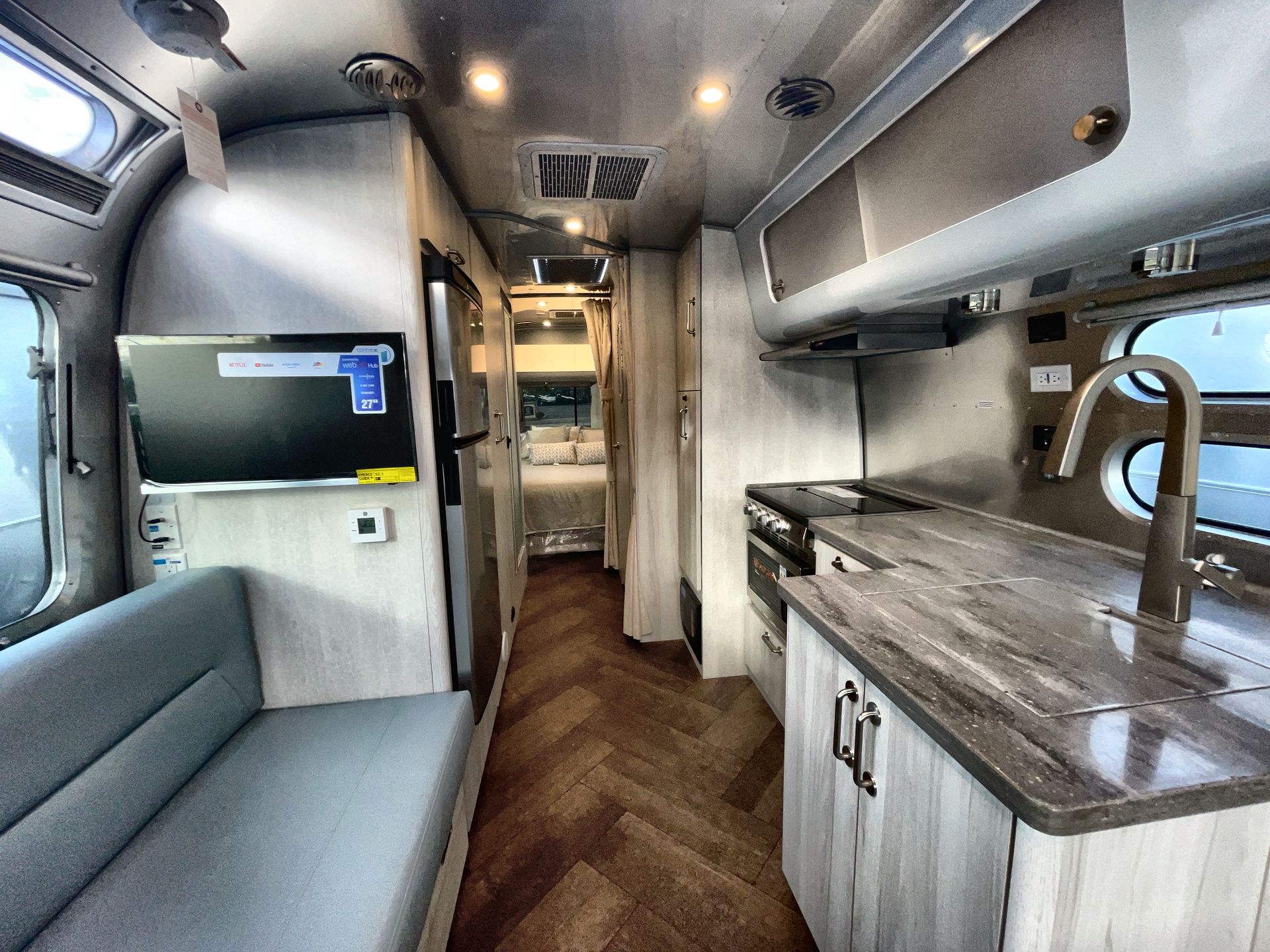 2026 Airstream 27FBQ Base