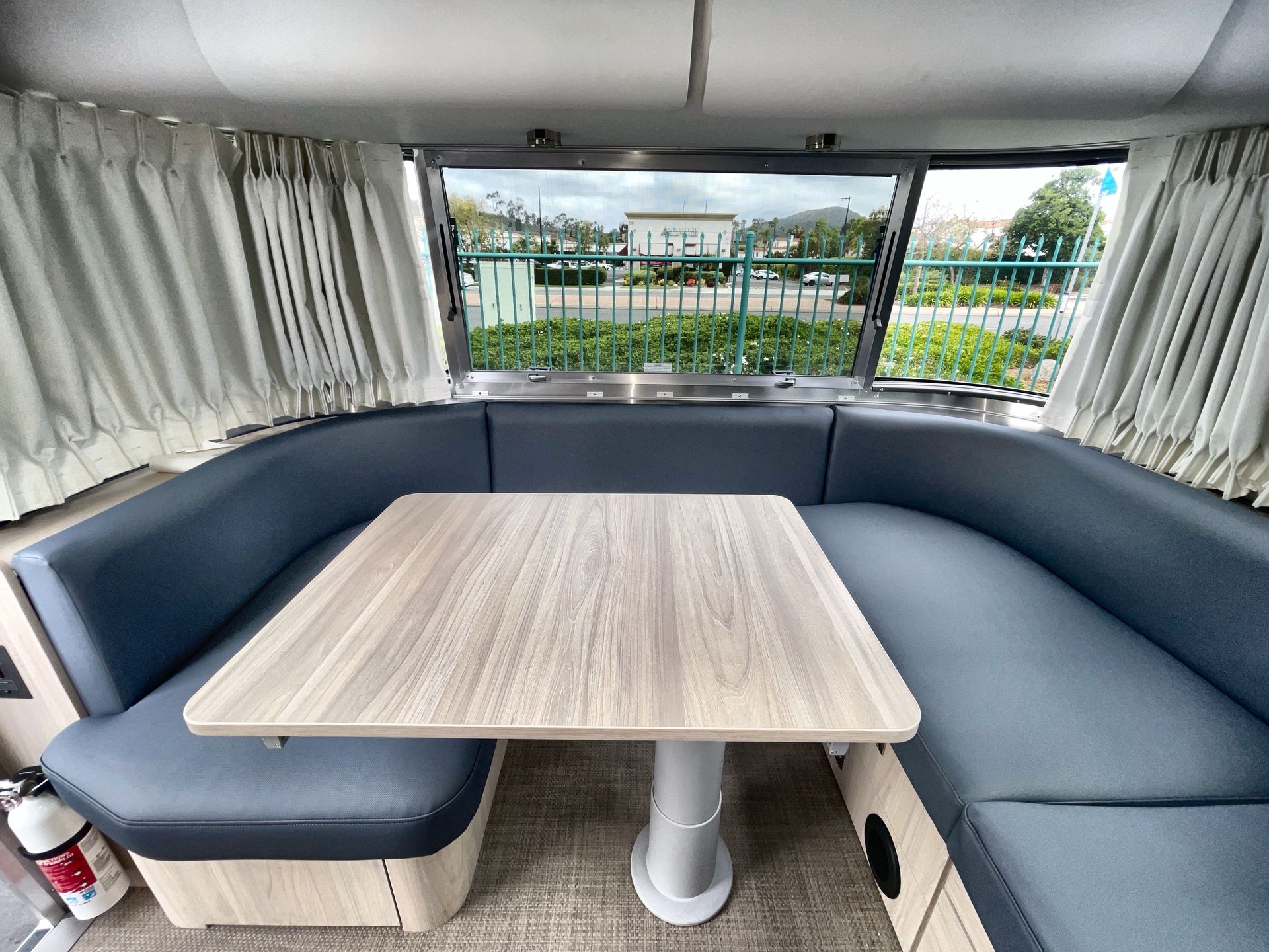 2025 Airstream 25FBQ Base