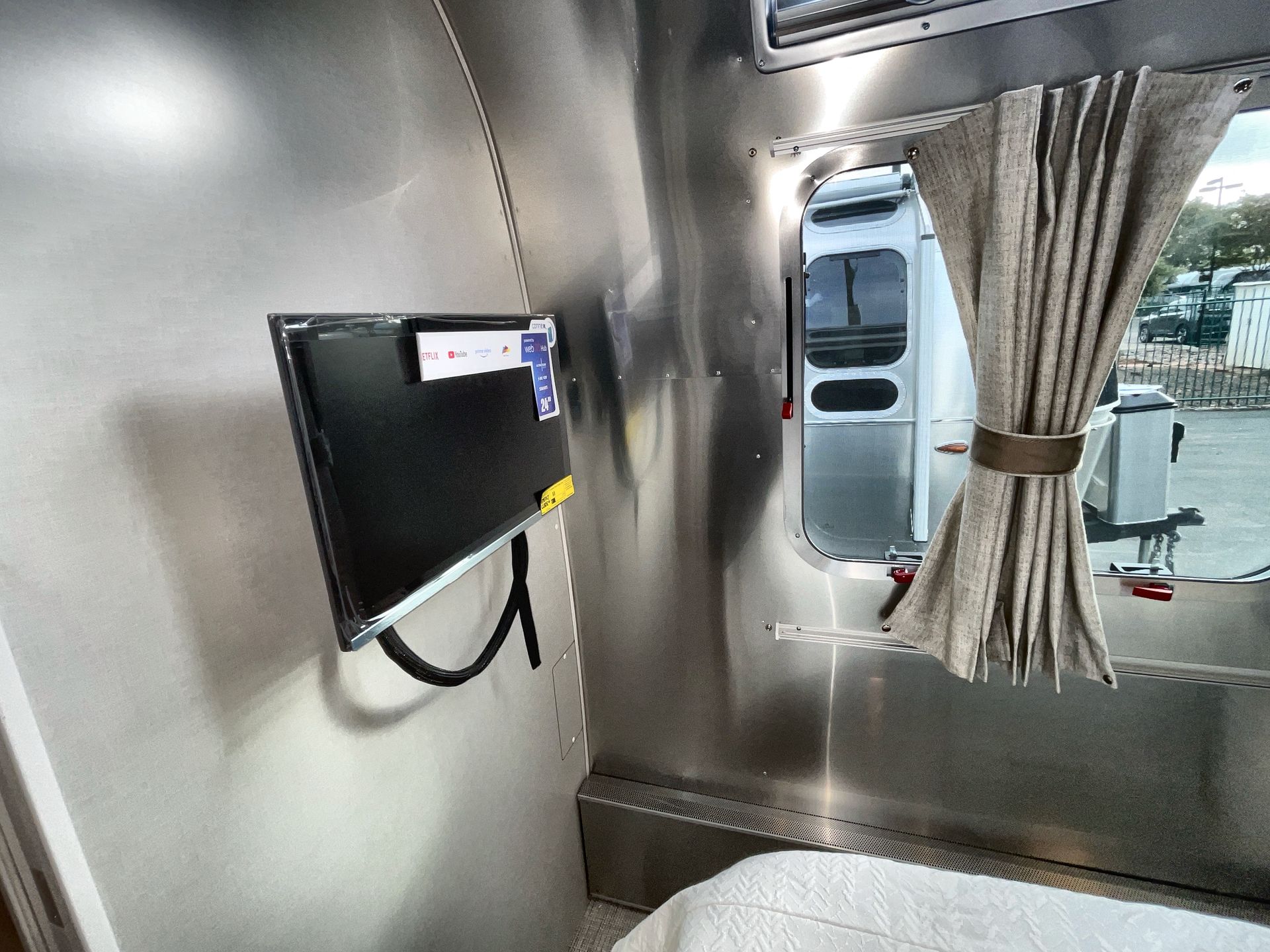 2026 Airstream 33FBQ Base