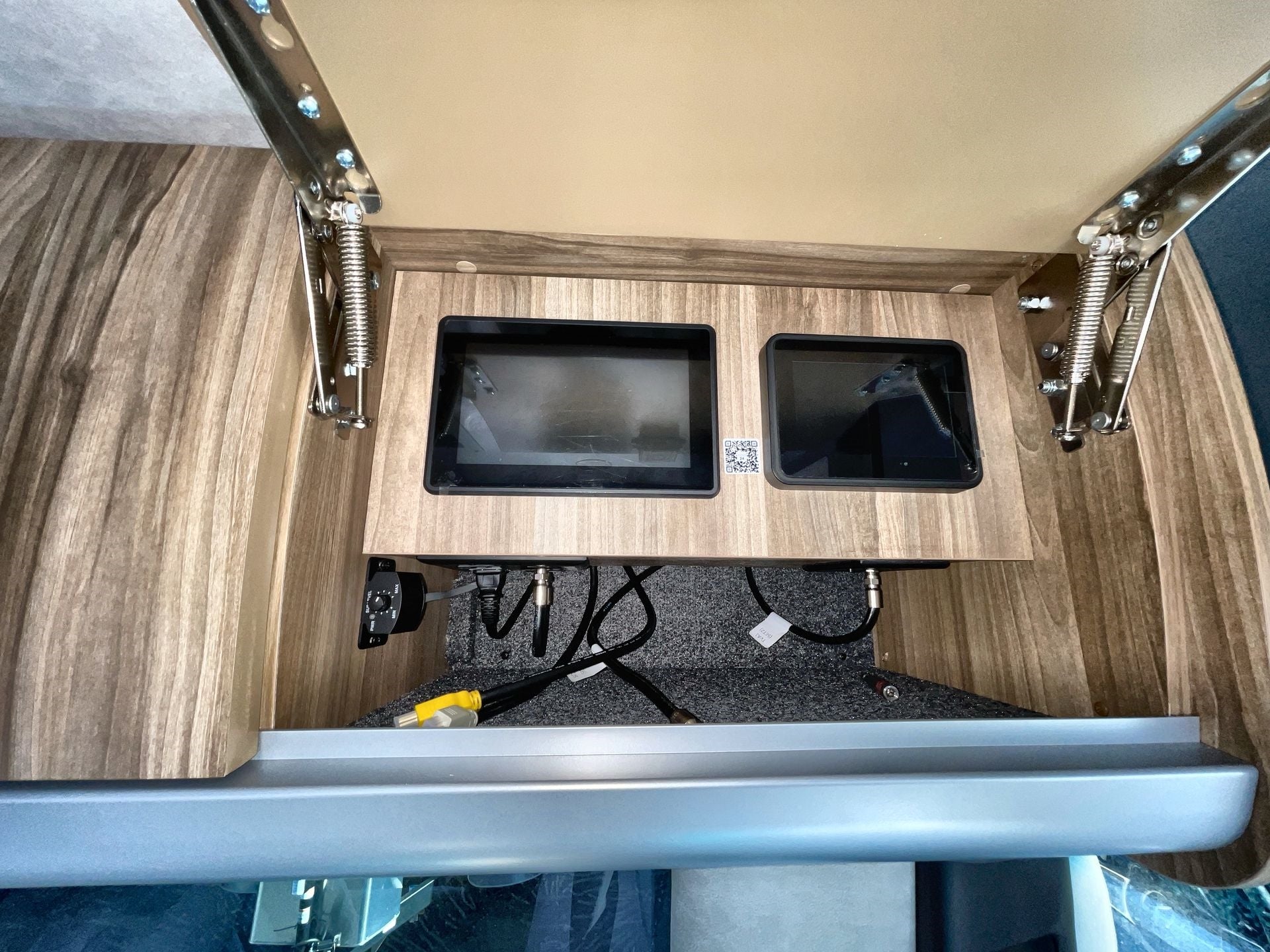 2025 Airstream 24 GL Base