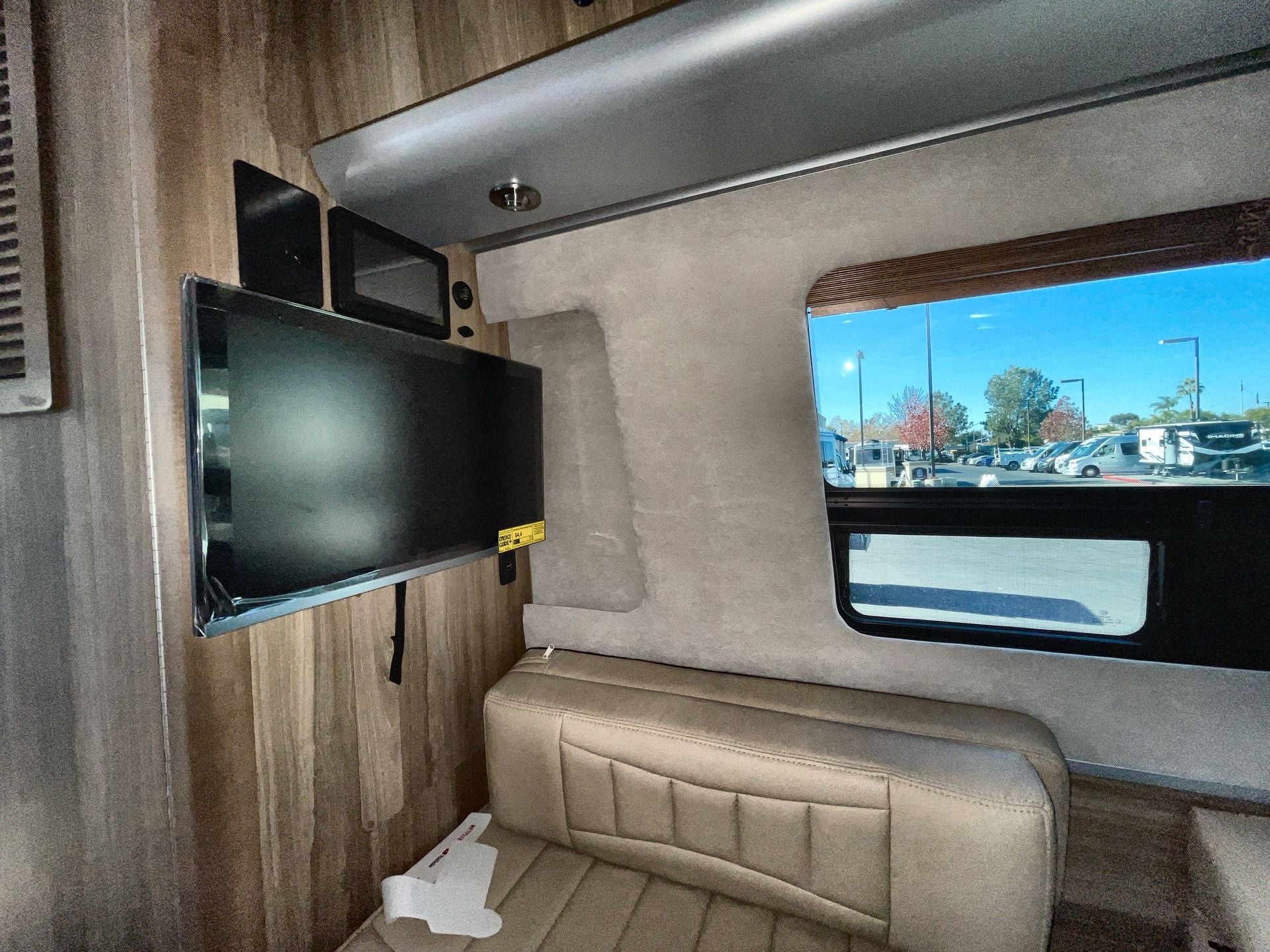 2025 Airstream 24 GL Base