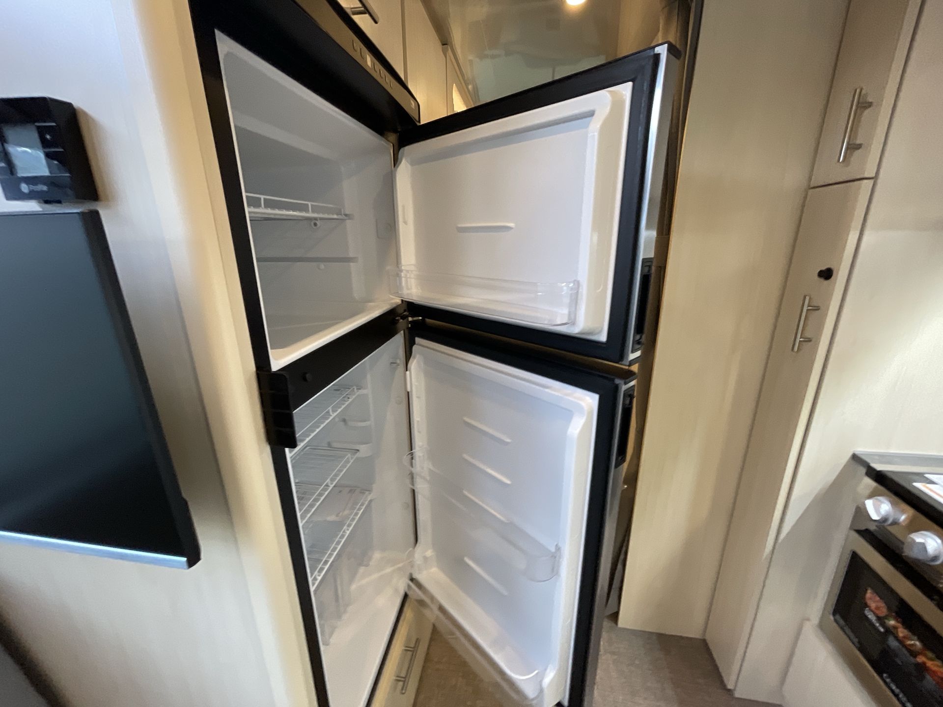 2026 Airstream 25FBT Base