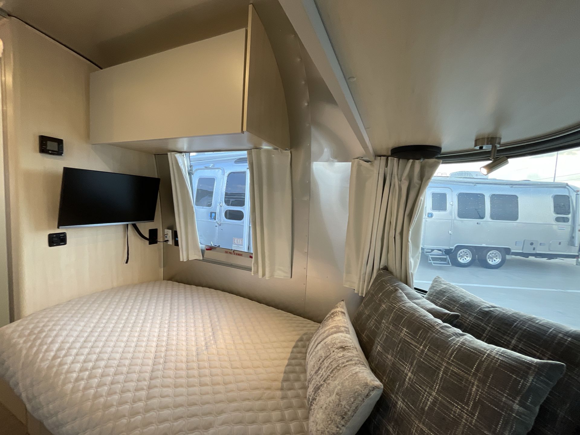 2026 Airstream 25FBT Base