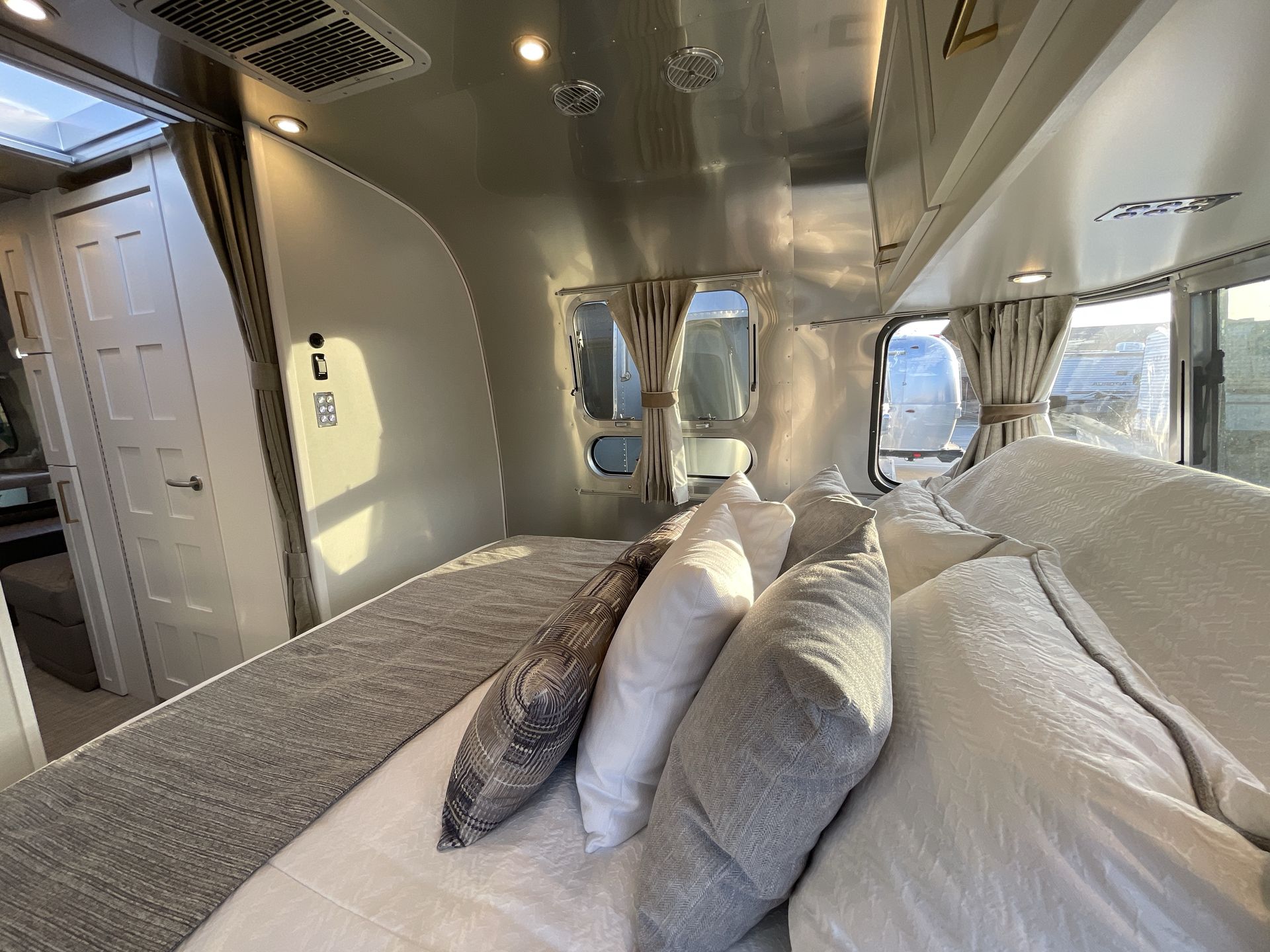 2026 Airstream 28RBQ Base