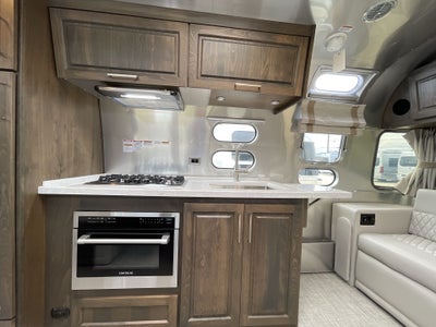 2026 Airstream 28RBT Base