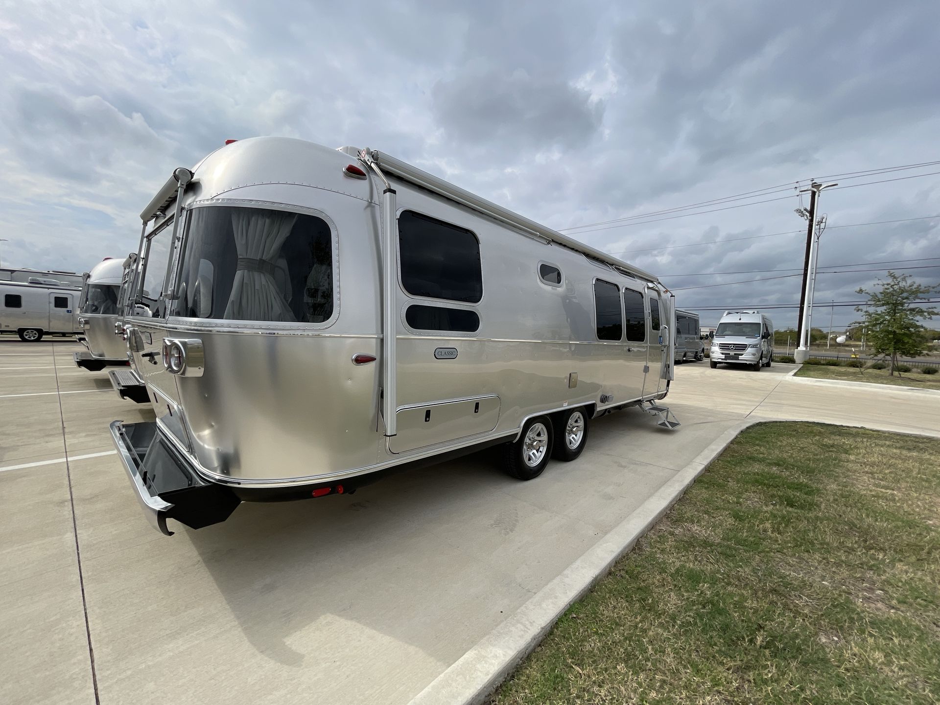 2026 Airstream 28RBT Base