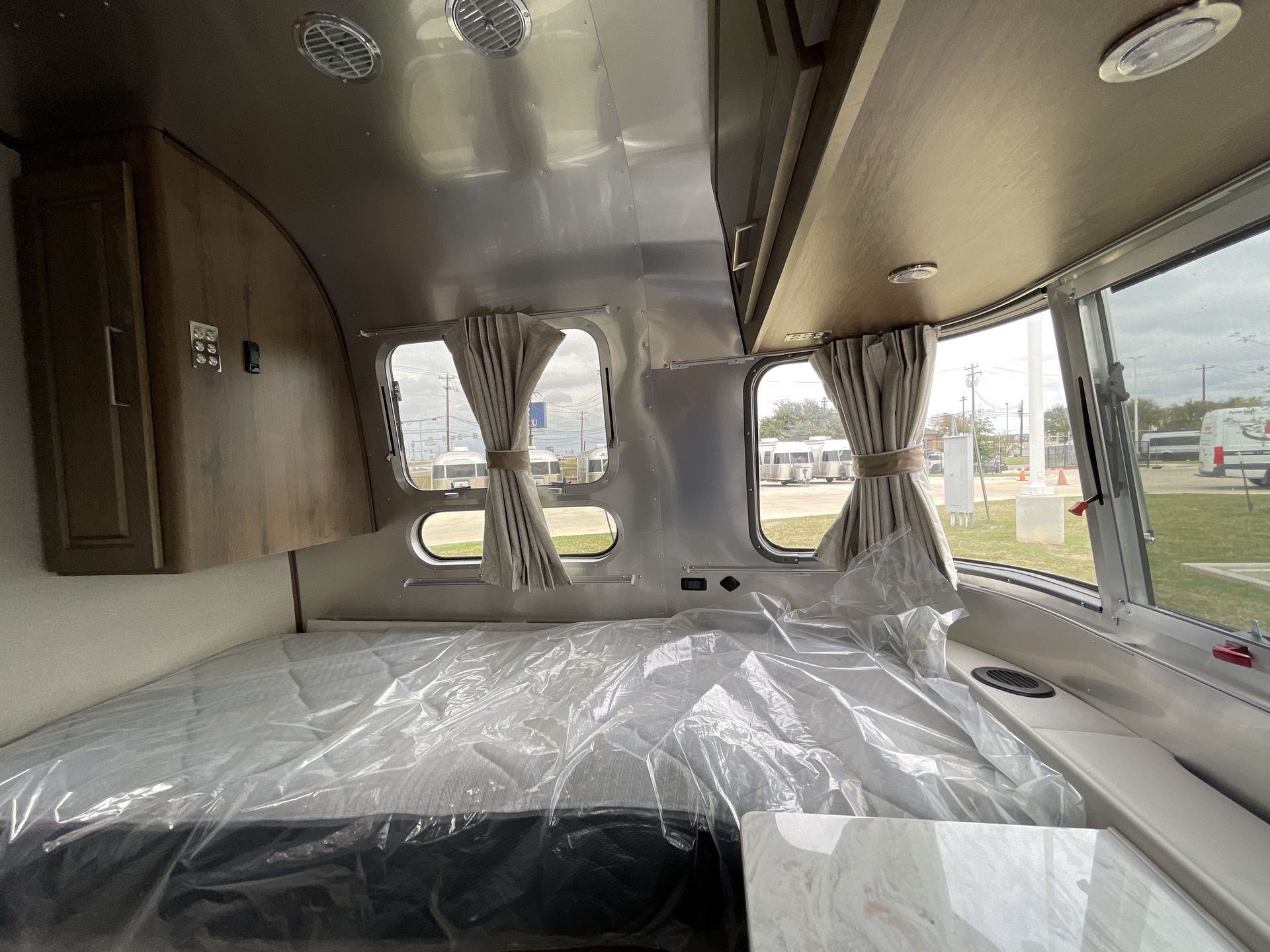 2026 Airstream 28RBT Base