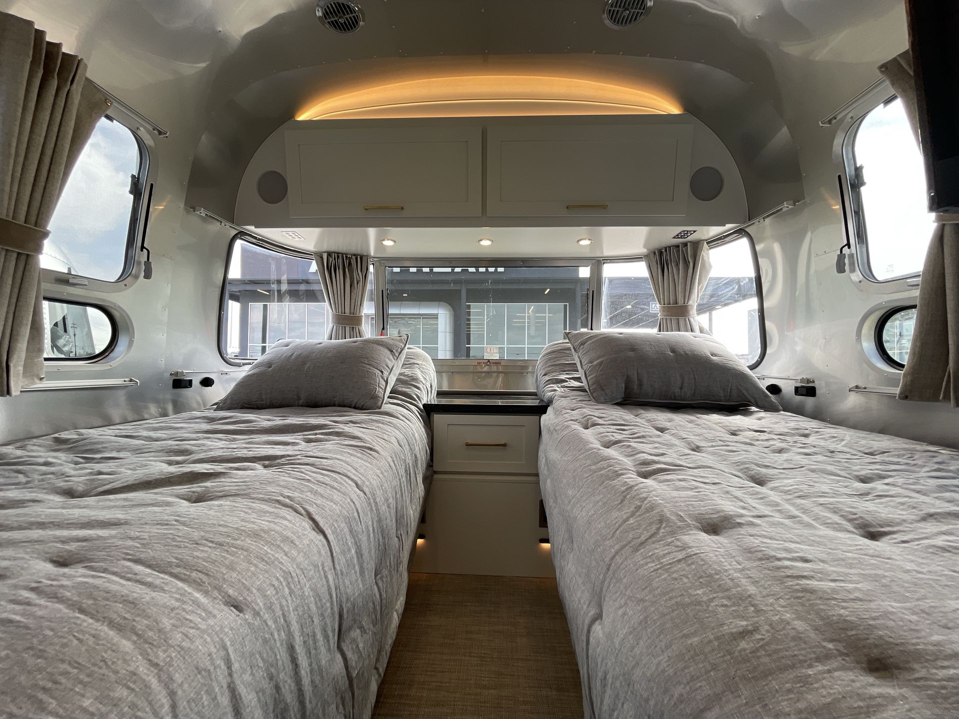 2026 Airstream 28RBT Base