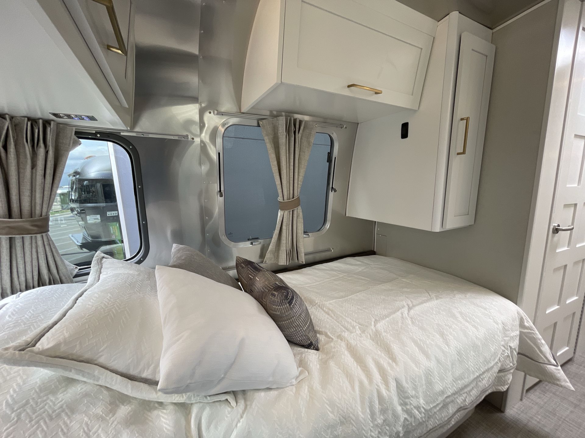 2026 Airstream 30RBT Base