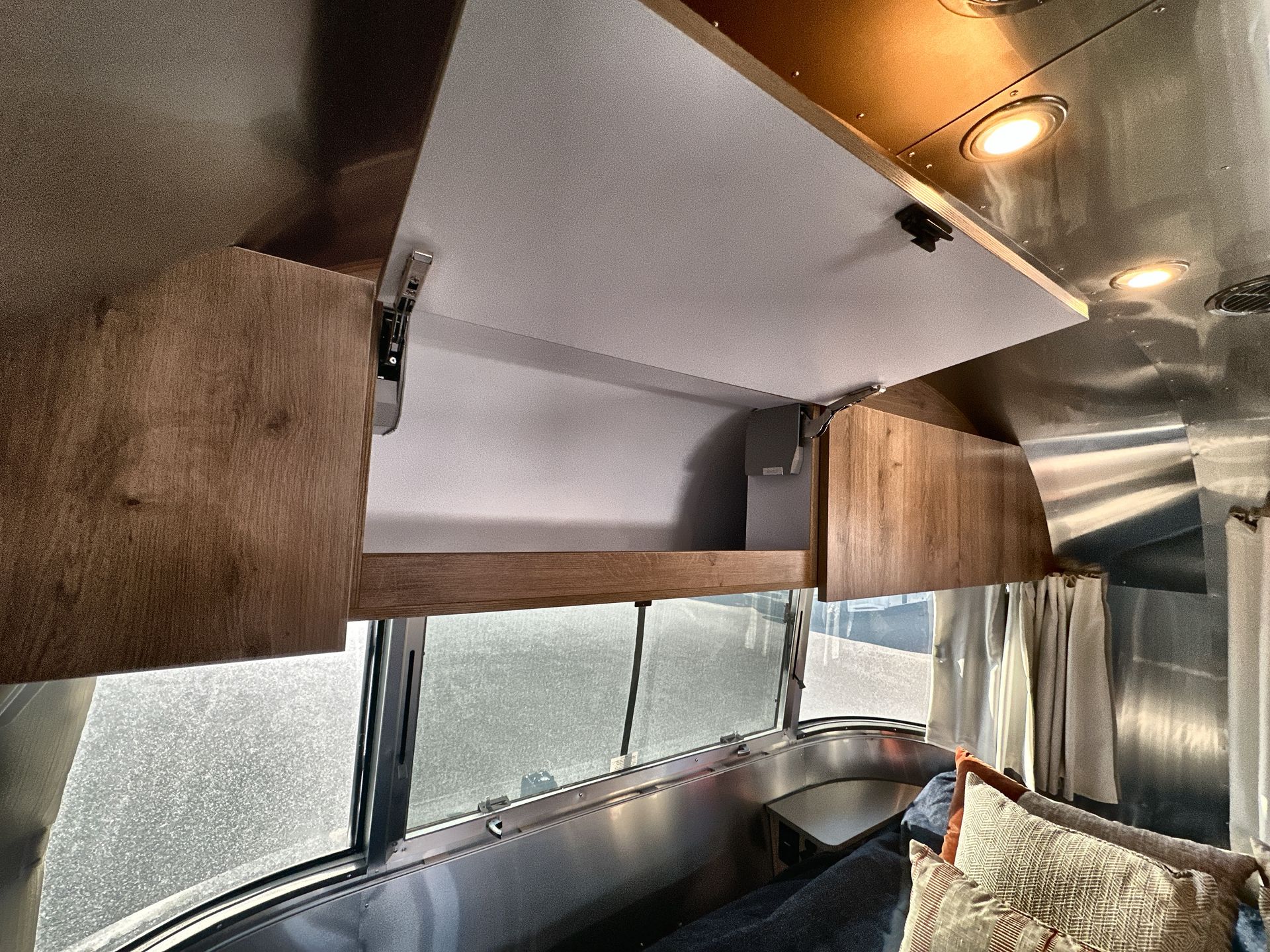 2026 Airstream 25FBQ Base