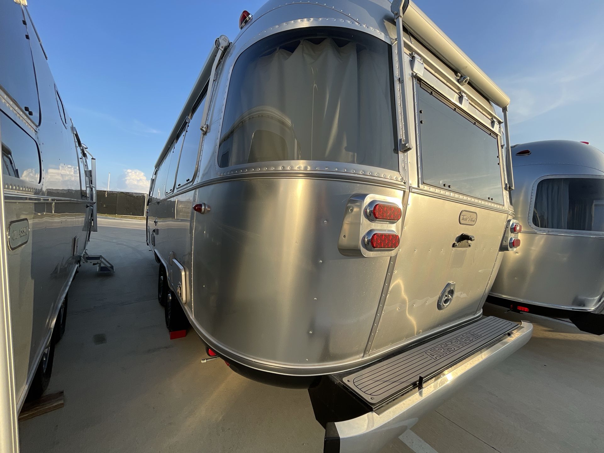 2026 Airstream 25FBT Base