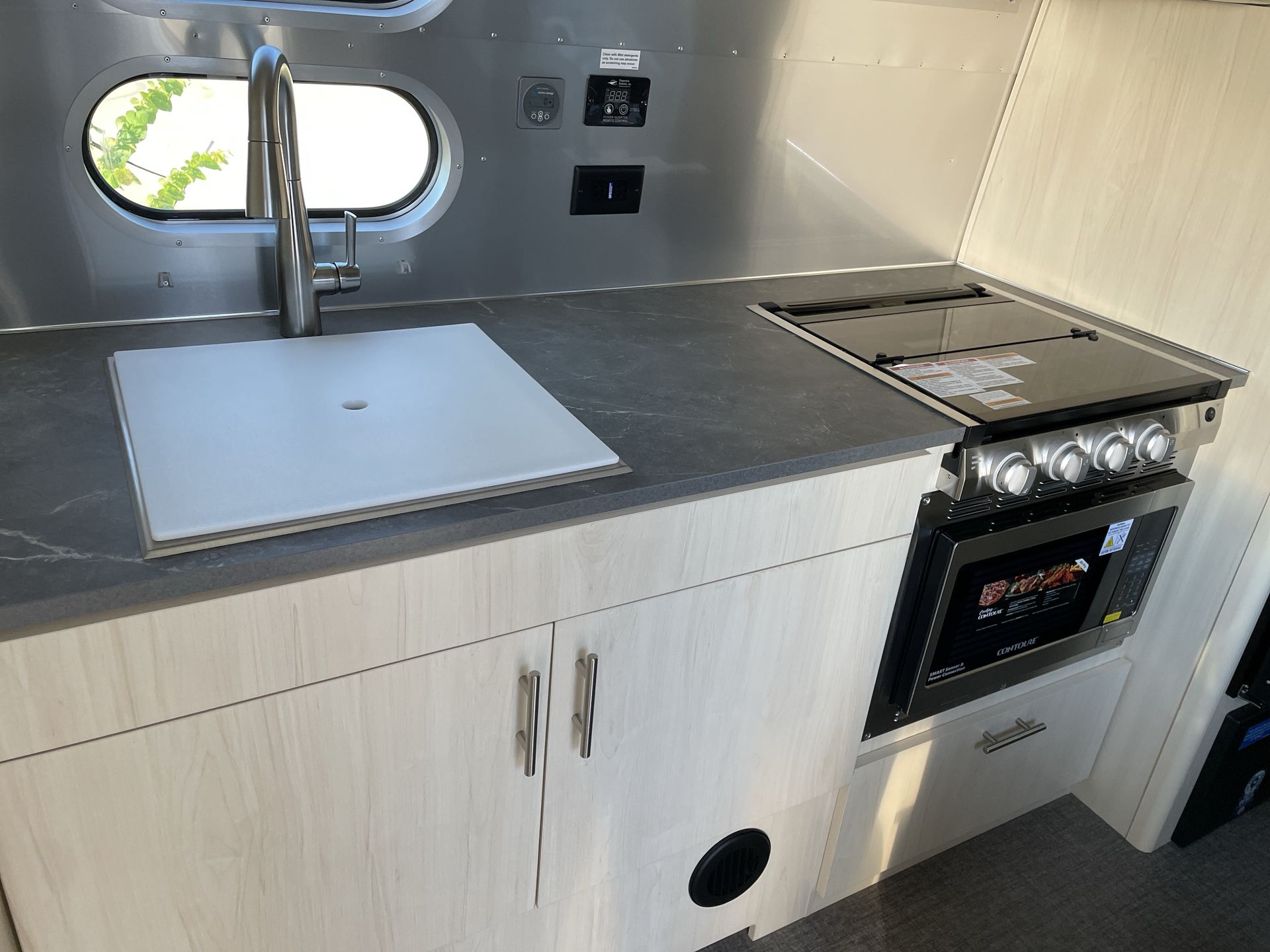 2025 Airstream 23FBQ Base