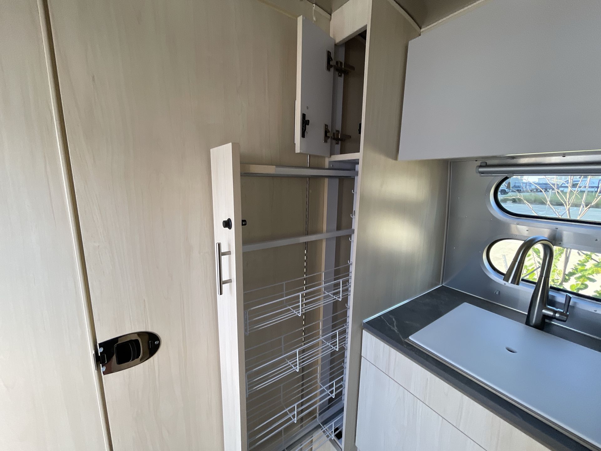 2025 Airstream 23FBQ Base