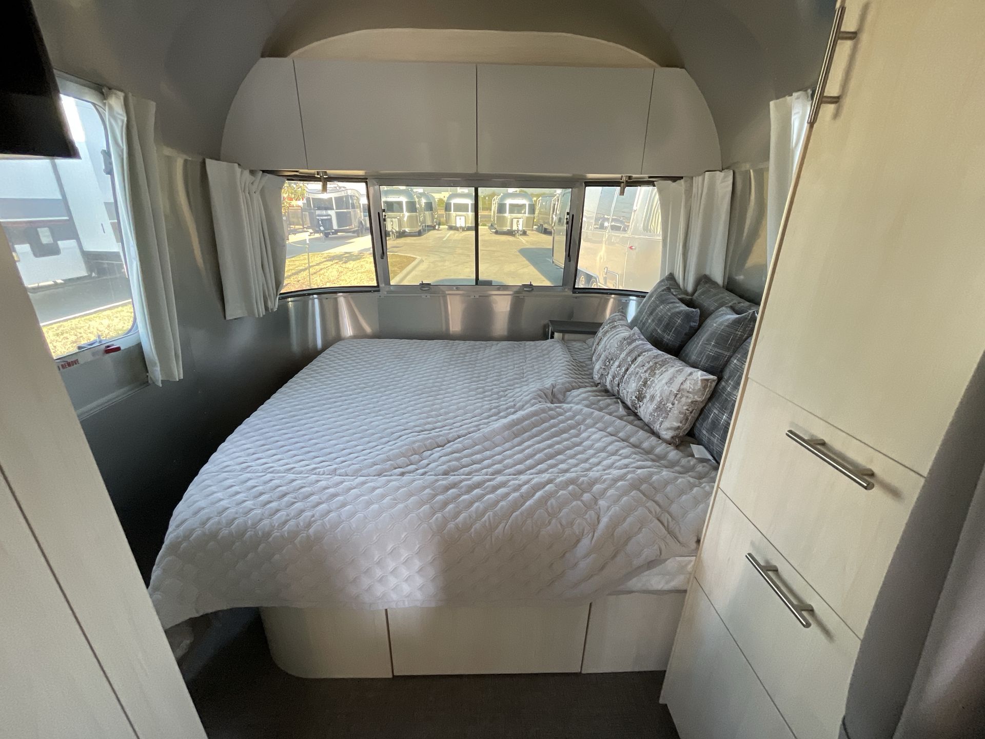 2025 Airstream 23FBQ Base