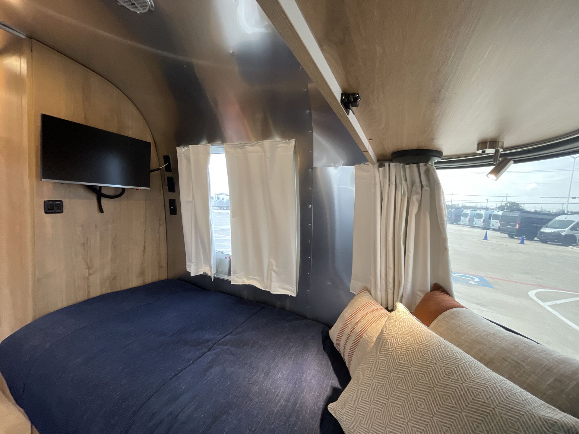 2026 Airstream 23FBT Base