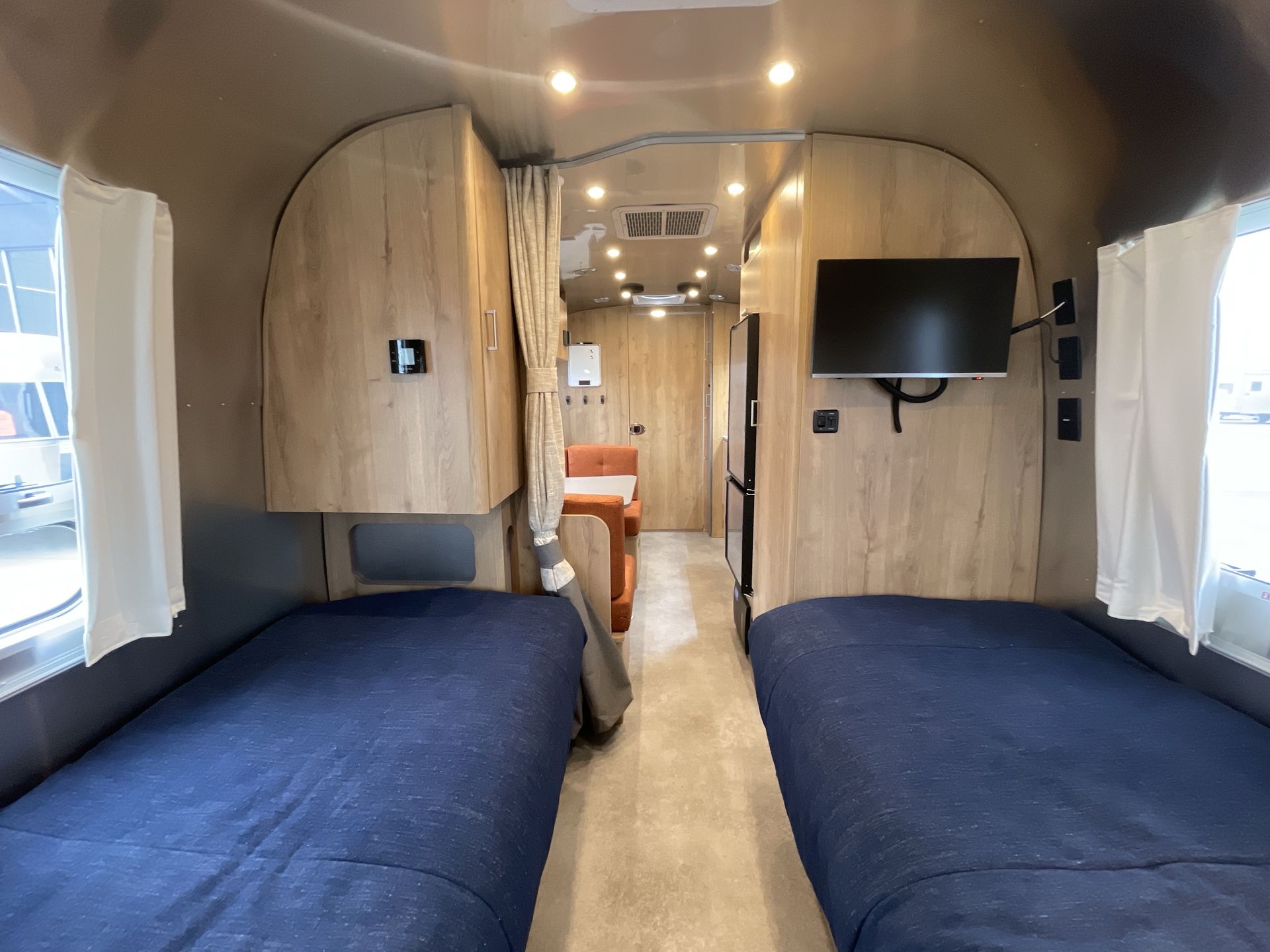 2026 Airstream 23FBT Base