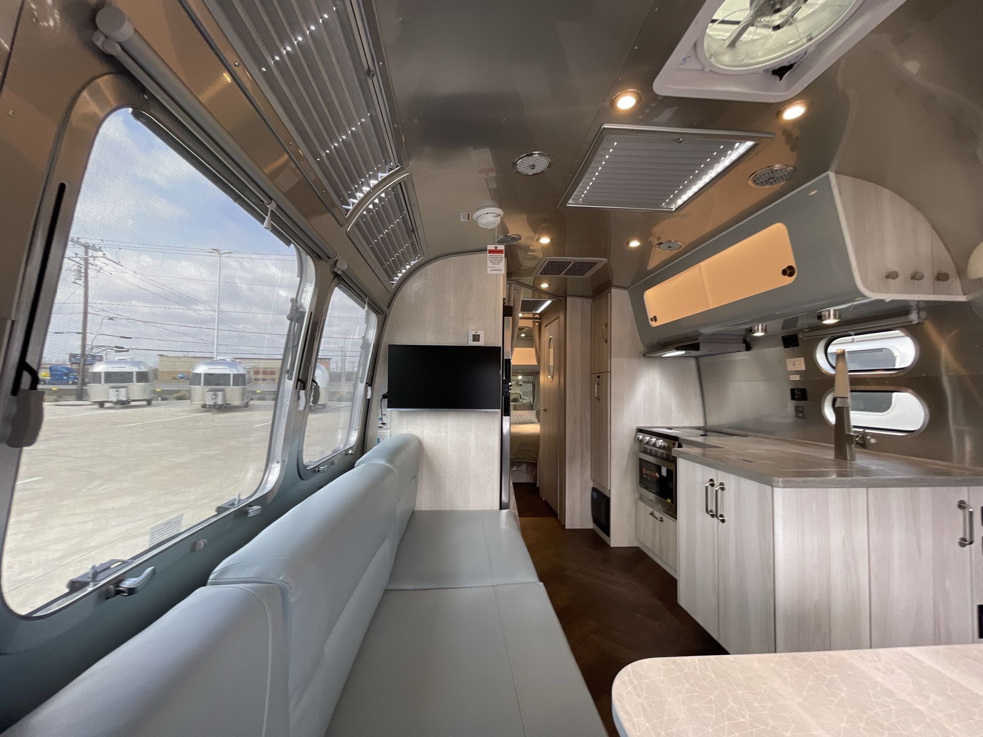 2026 Airstream 27FBQ Base
