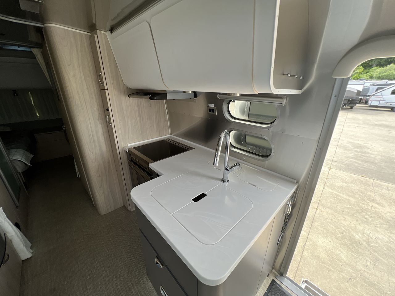 2026 Airstream 25FBT Base