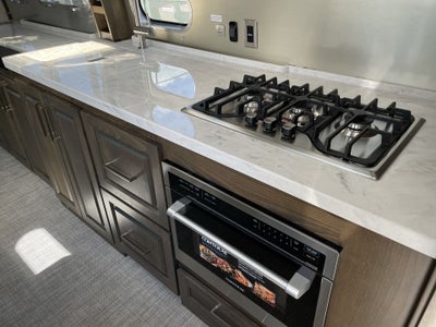 2026 Airstream 33FBQ Base