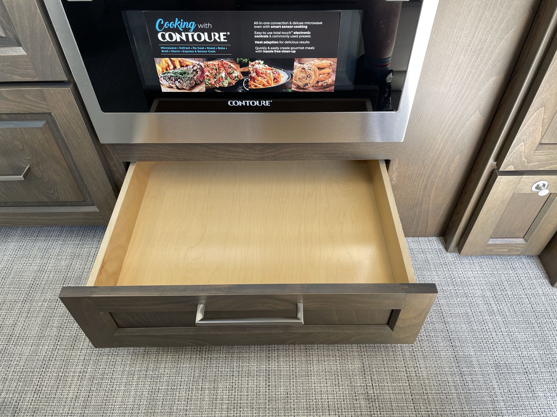 2026 Airstream 33FBQ Base