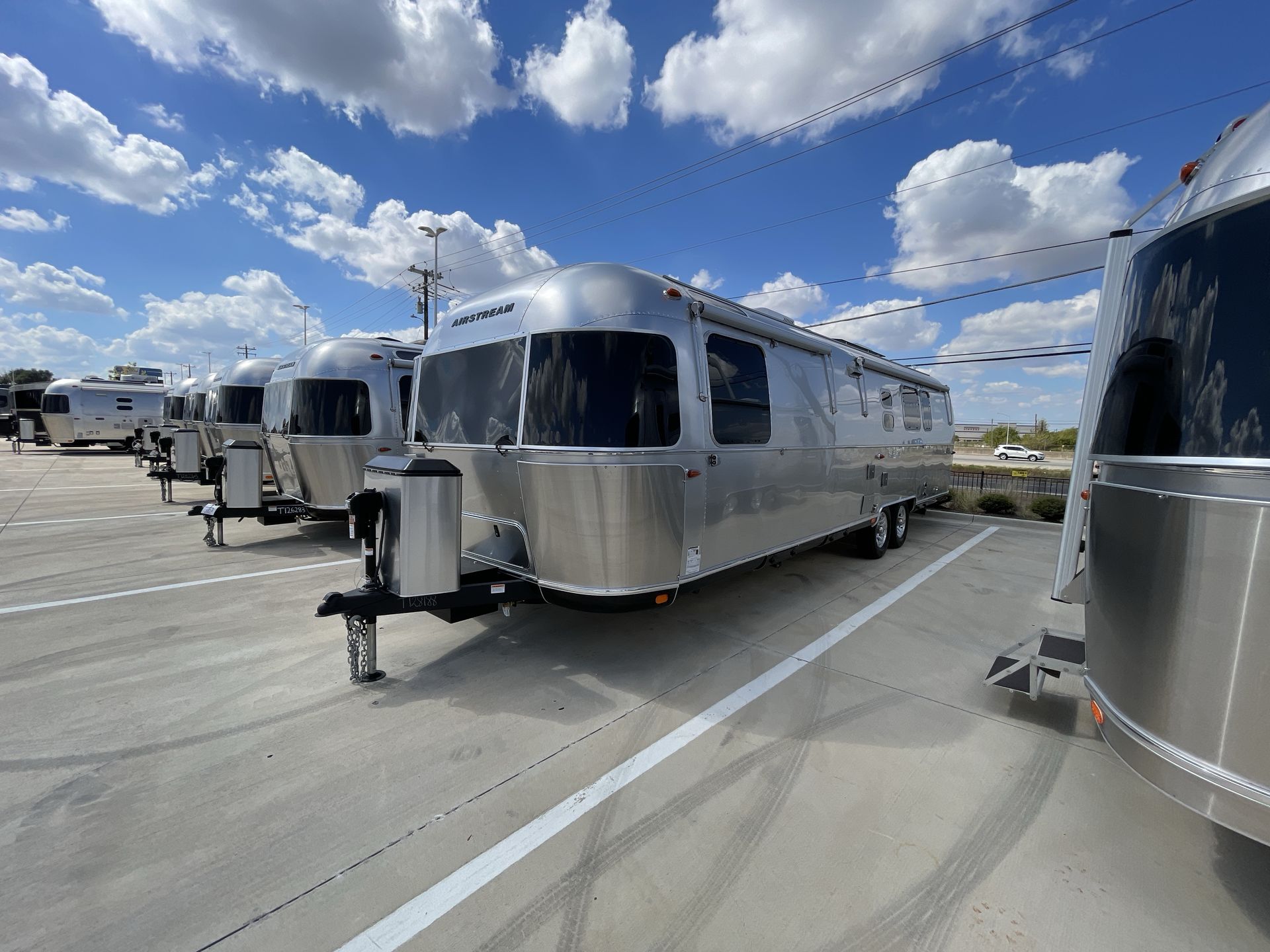 2026 Airstream 33FBQ Base