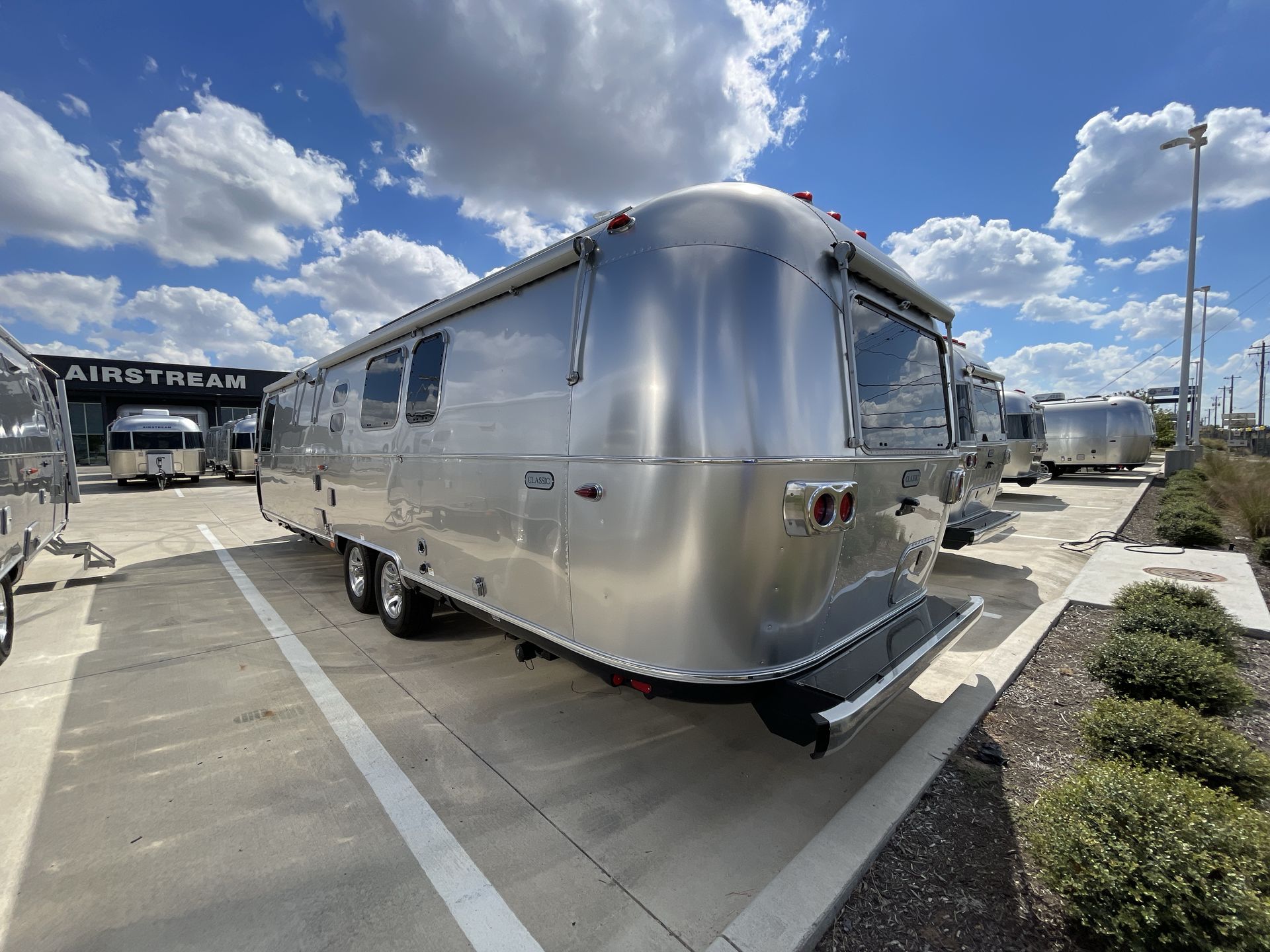 2026 Airstream 33FBQ Base