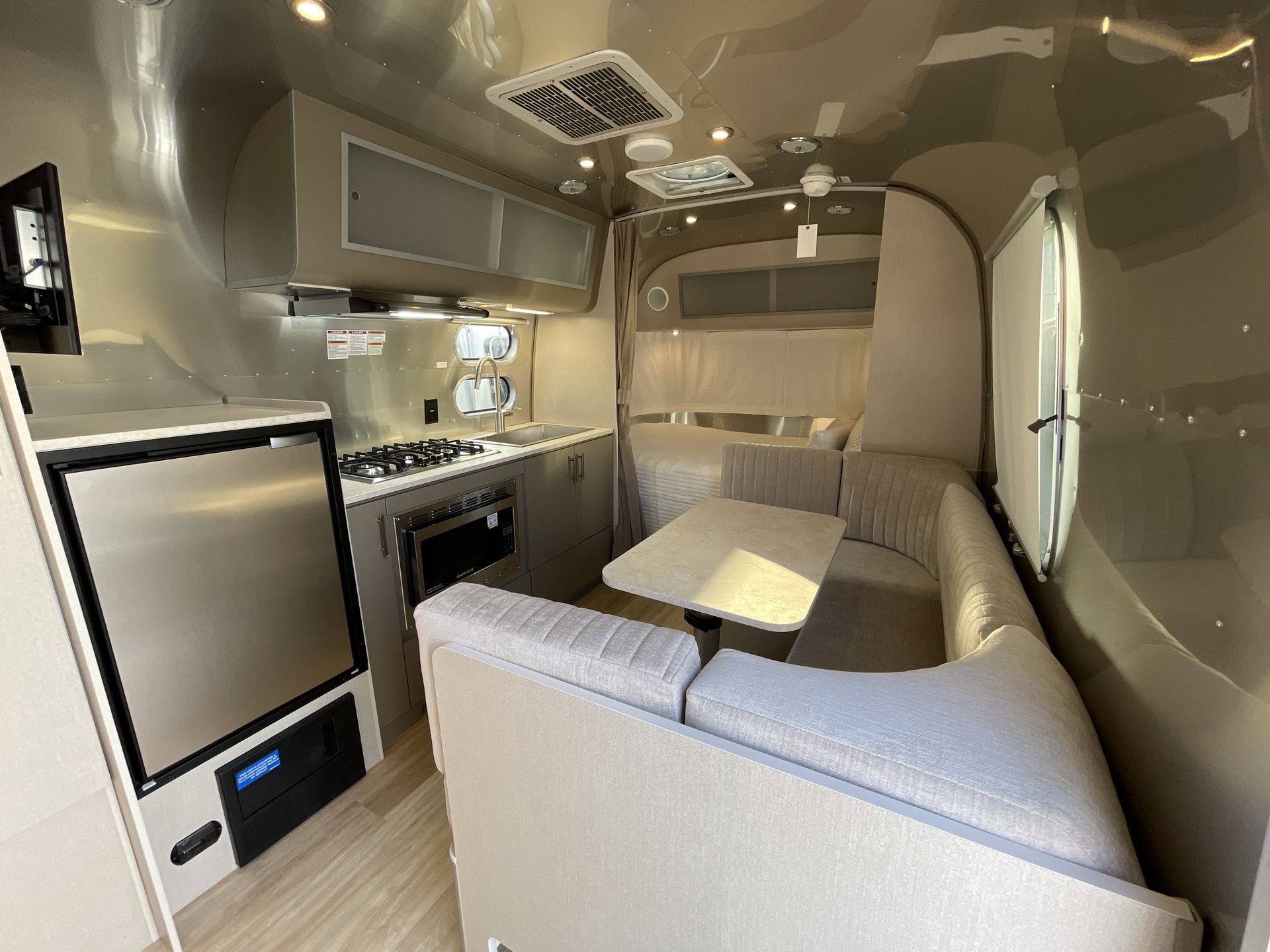 2026 Airstream 22FB Base