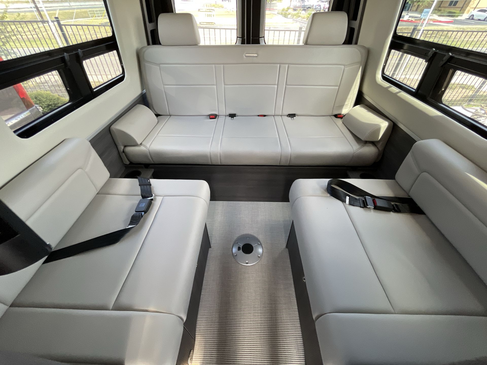2026 Airstream 24GL 4x2 Passenger Base