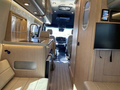 2026 Airstream 24GL Tommy Bahama Base