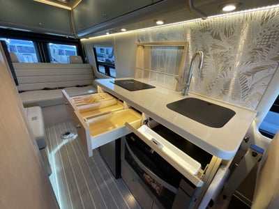 2026 Airstream 24GL Tommy Bahama Base