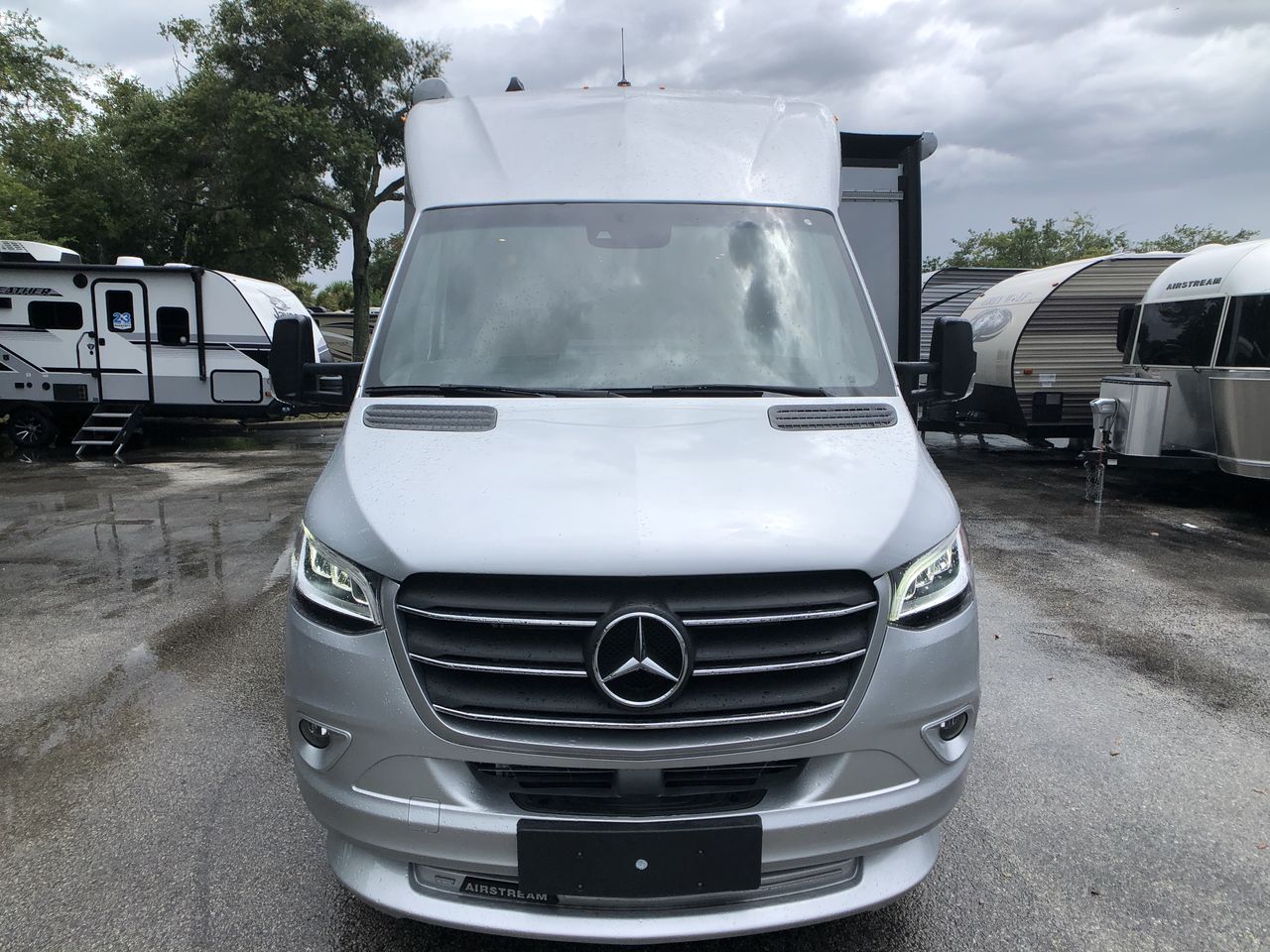 2026 Airstream Murphy Suite Tommy Bahama Base