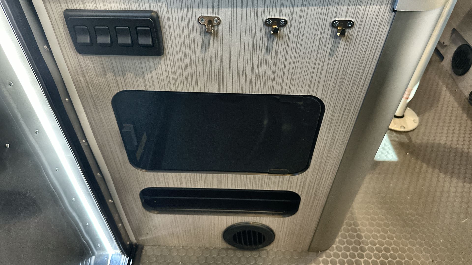 2025 Airstream 16X Base