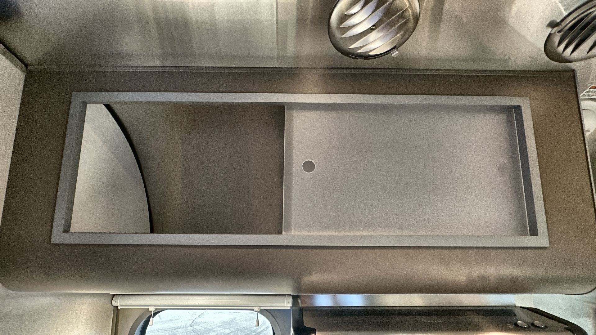 2025 Airstream 16RB Base