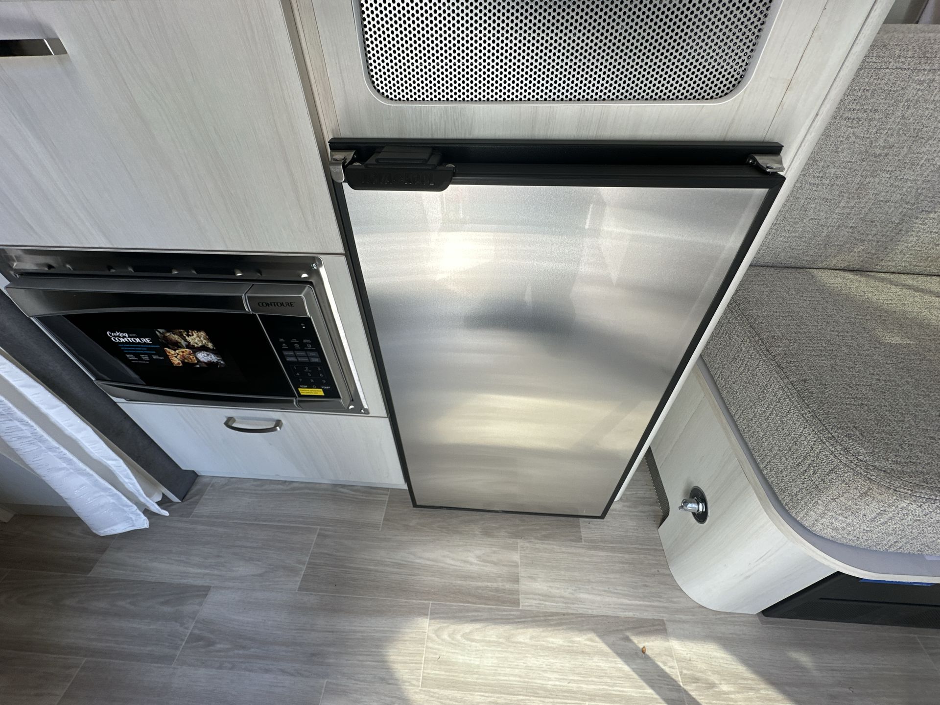 2026 Airstream 16RB Base