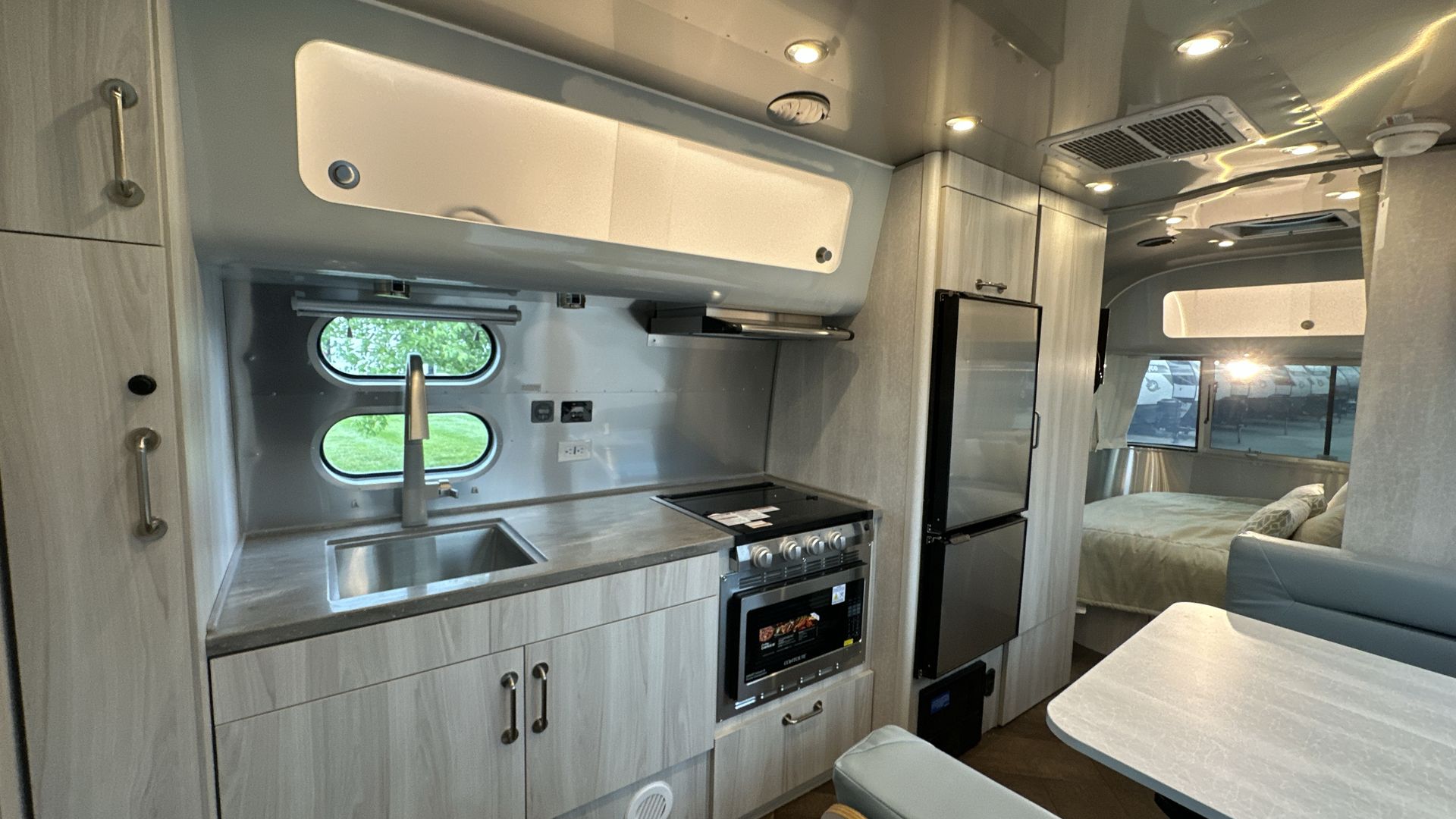 2025 Airstream 23FBQ Base