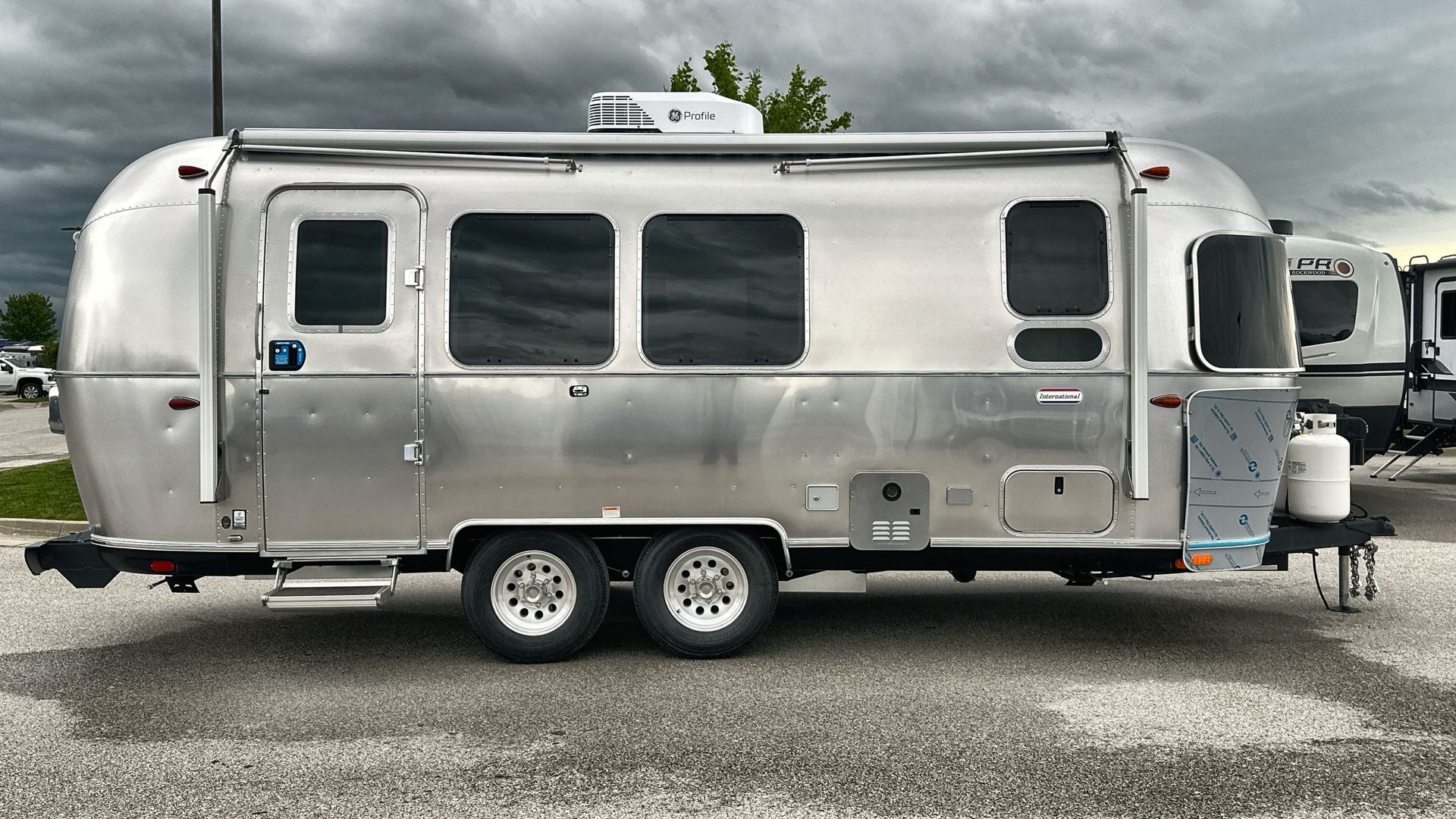 2025 Airstream 23FBQ Base