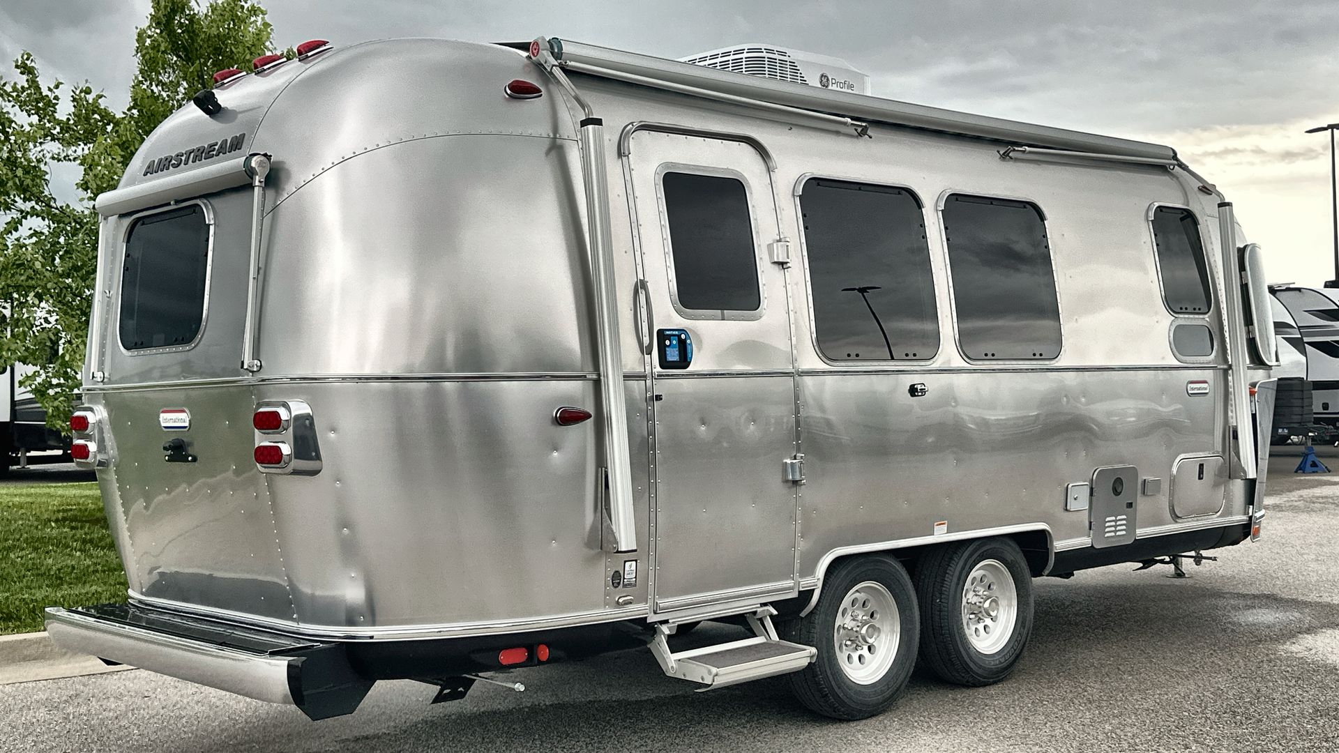 2025 Airstream 23FBQ Base